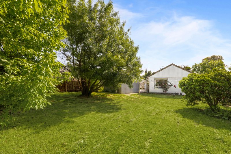 Photo - 7 Third Avenue, Box Hill North VIC 3129 - Image 2