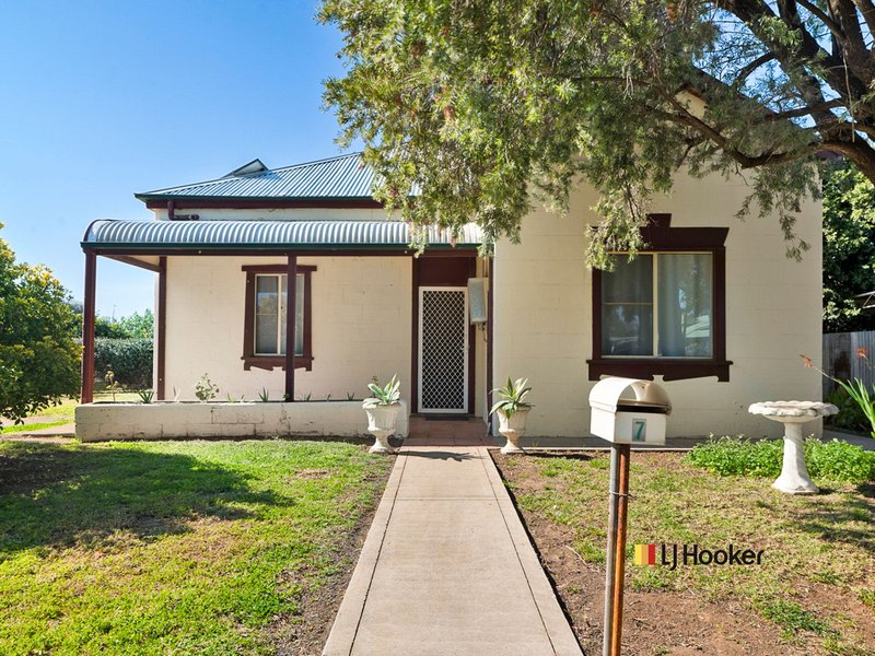 7 Third Avenue North, Narromine NSW 2821