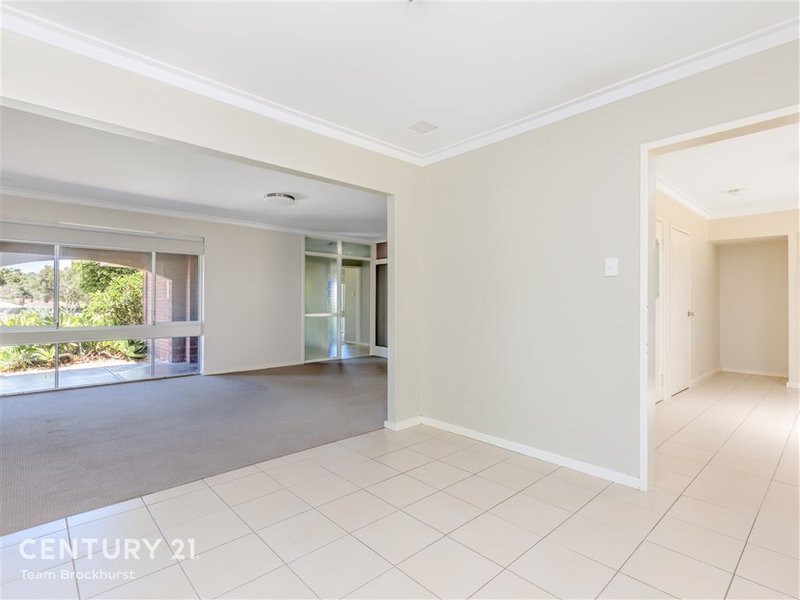 Photo - 7 Thornlie Avenue, Thornlie WA 6108 - Image 2