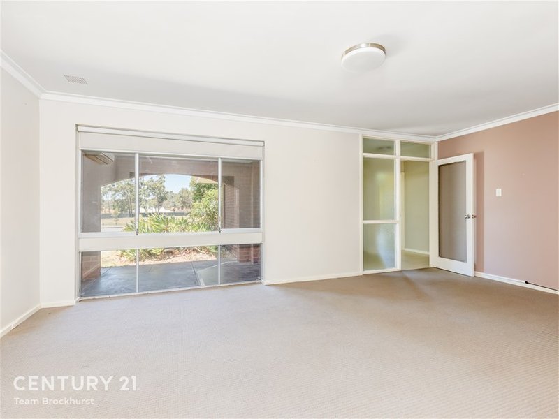 Photo - 7 Thornlie Avenue, Thornlie WA 6108 - Image 9