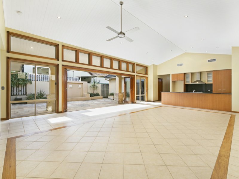 Photo - 7 Tindari Place, Varsity Lakes QLD 4227 - Image 4