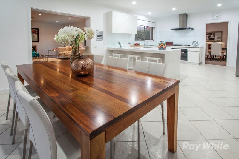 Photo - 7 Tintern Rise, Glen Waverley VIC 3150 - Image 5