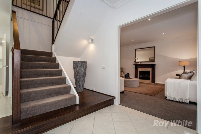 Photo - 7 Tintern Rise, Glen Waverley VIC 3150 - Image 8