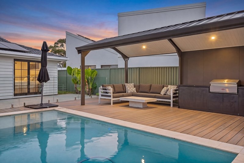 Photo - 7 Tirau Place, Broadbeach Waters QLD 4218 - Image 4