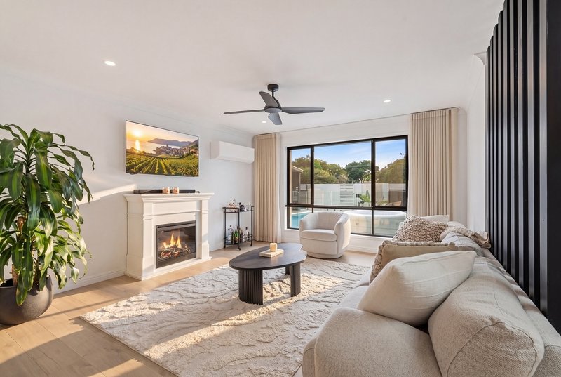 Photo - 7 Tirau Place, Broadbeach Waters QLD 4218 - Image 5