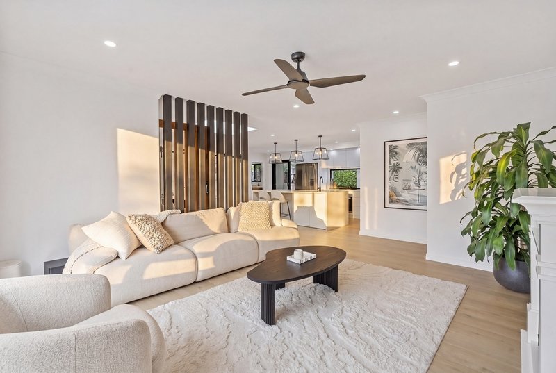 Photo - 7 Tirau Place, Broadbeach Waters QLD 4218 - Image 6