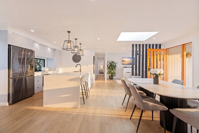 Photo - 7 Tirau Place, Broadbeach Waters QLD 4218 - Image 7