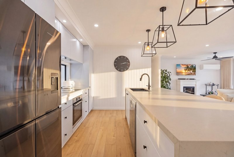 Photo - 7 Tirau Place, Broadbeach Waters QLD 4218 - Image 8