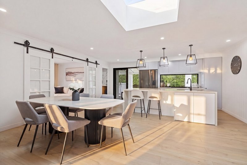 Photo - 7 Tirau Place, Broadbeach Waters QLD 4218 - Image 9