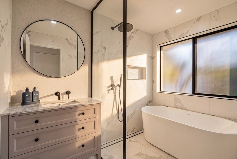 Photo - 7 Tirau Place, Broadbeach Waters QLD 4218 - Image 14