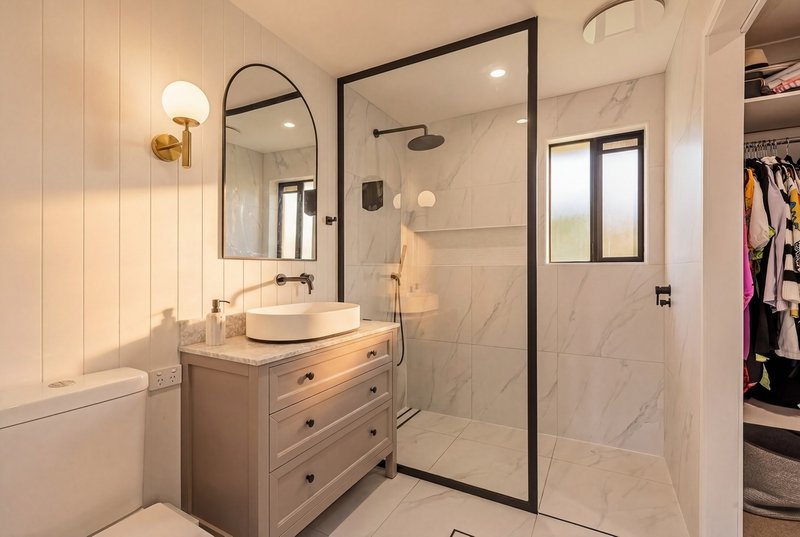 Photo - 7 Tirau Place, Broadbeach Waters QLD 4218 - Image 15