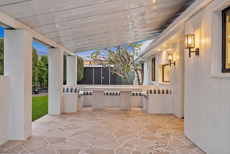 Photo - 7 Tirau Place, Broadbeach Waters QLD 4218 - Image 16