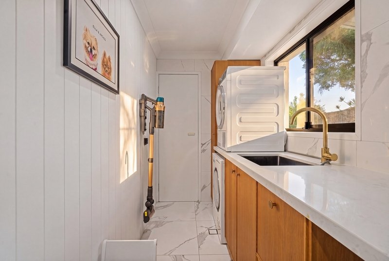 Photo - 7 Tirau Place, Broadbeach Waters QLD 4218 - Image 21