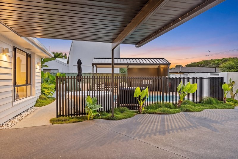 Photo - 7 Tirau Place, Broadbeach Waters QLD 4218 - Image 24