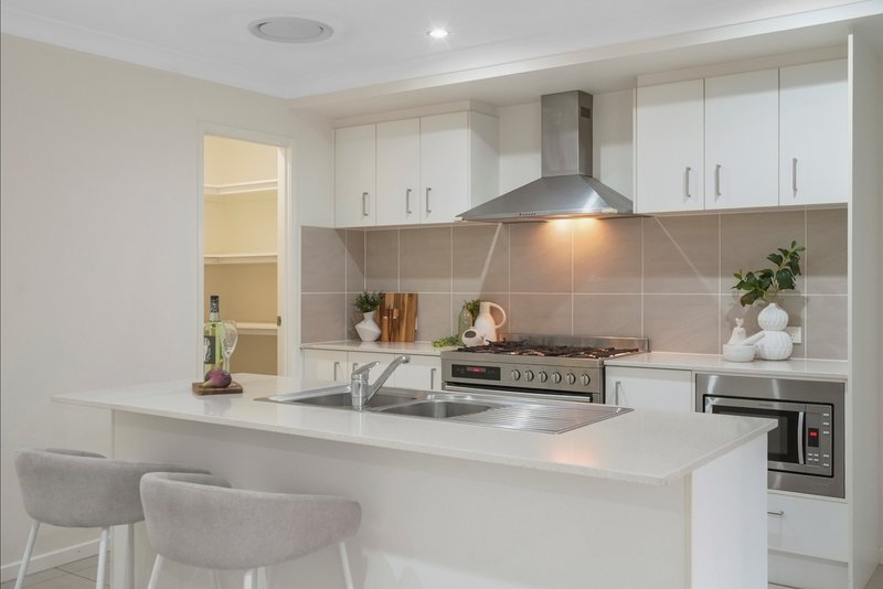 Photo - 7 Toorak Road, Albany Creek QLD 4035 - Image 7