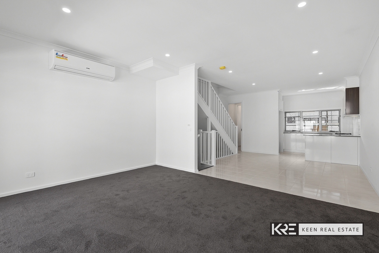 3-bedroom unit at 7 Topal Drive, Officer, VIC 3809, Cardinia, Victoria