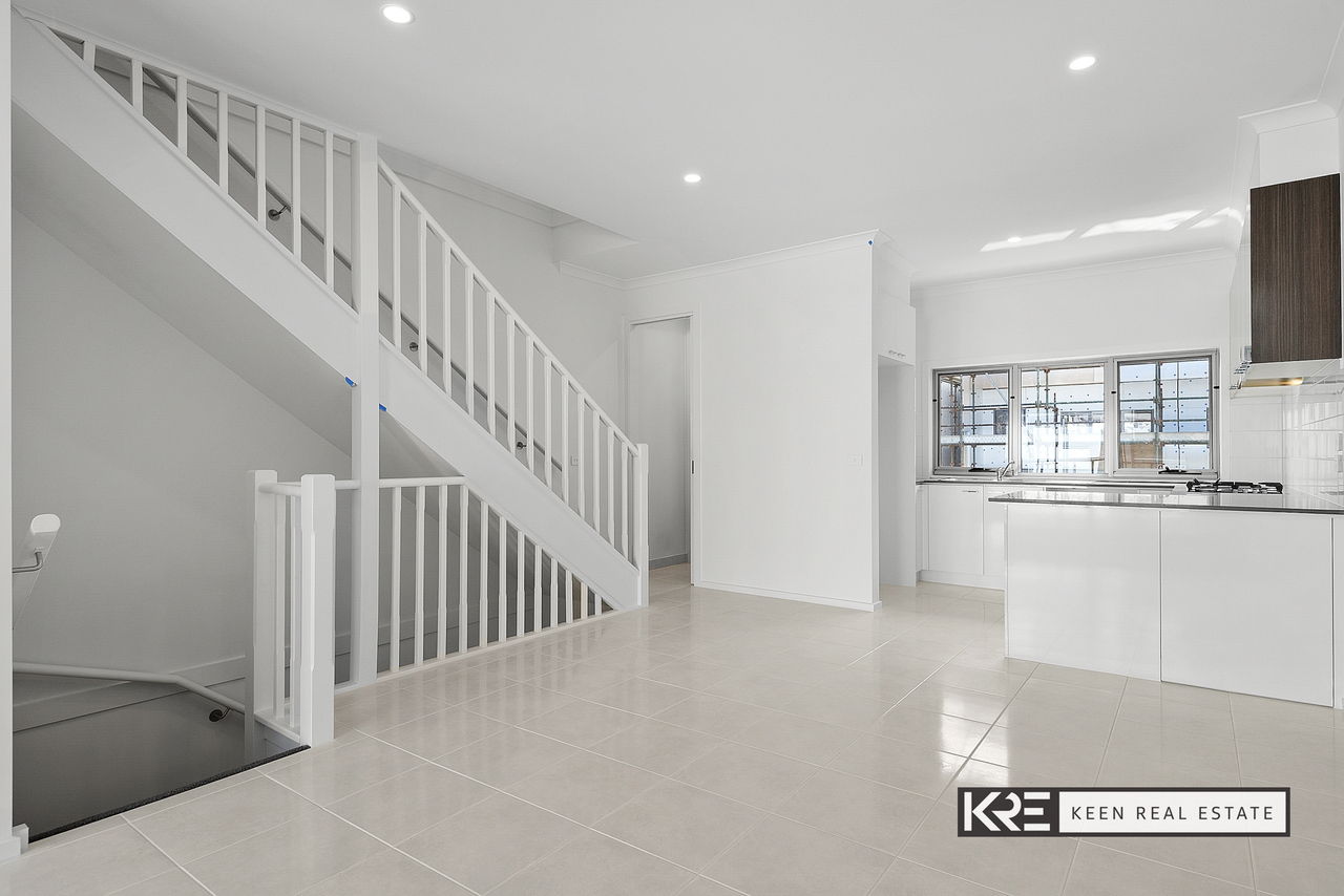 3-bedroom unit at 7 Topal Drive, Officer, VIC 3809, Cardinia, Victoria