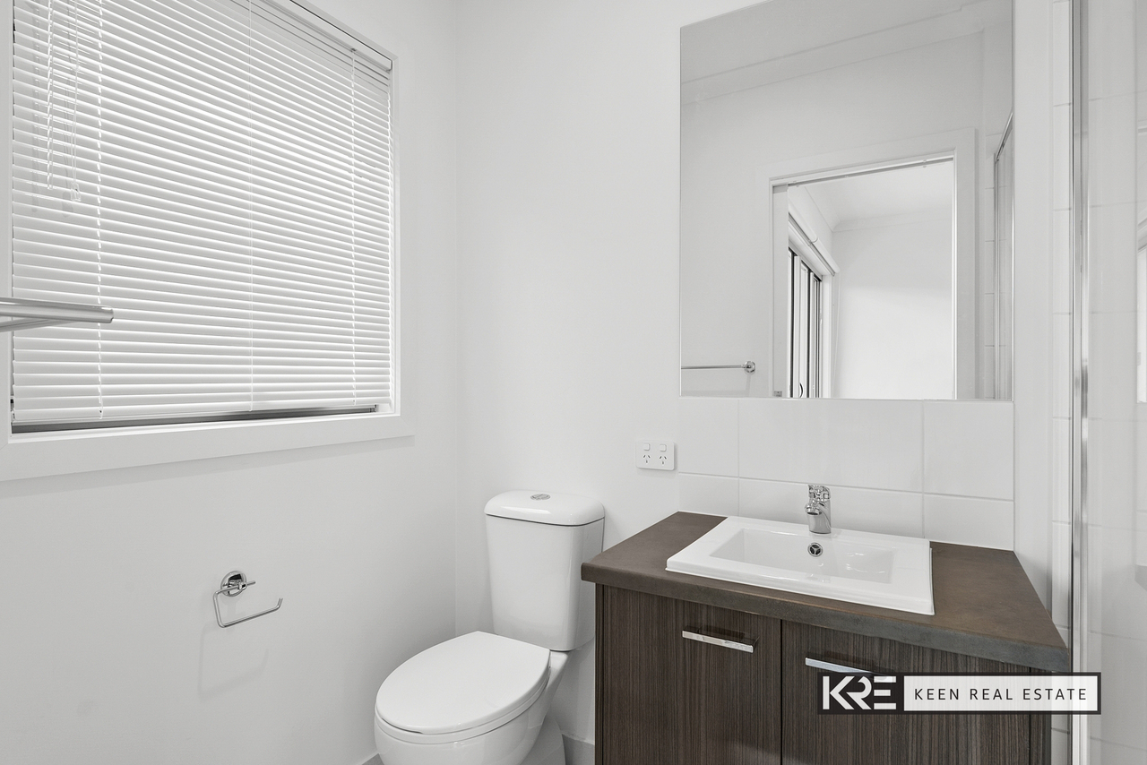 3-bedroom unit at 7 Topal Drive, Officer, VIC 3809, Cardinia, Victoria