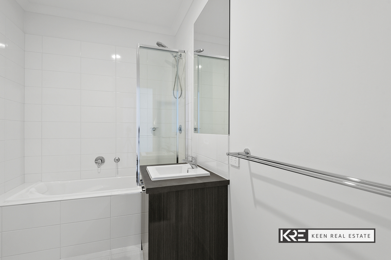 3-bedroom unit at 7 Topal Drive, Officer, VIC 3809, Cardinia, Victoria