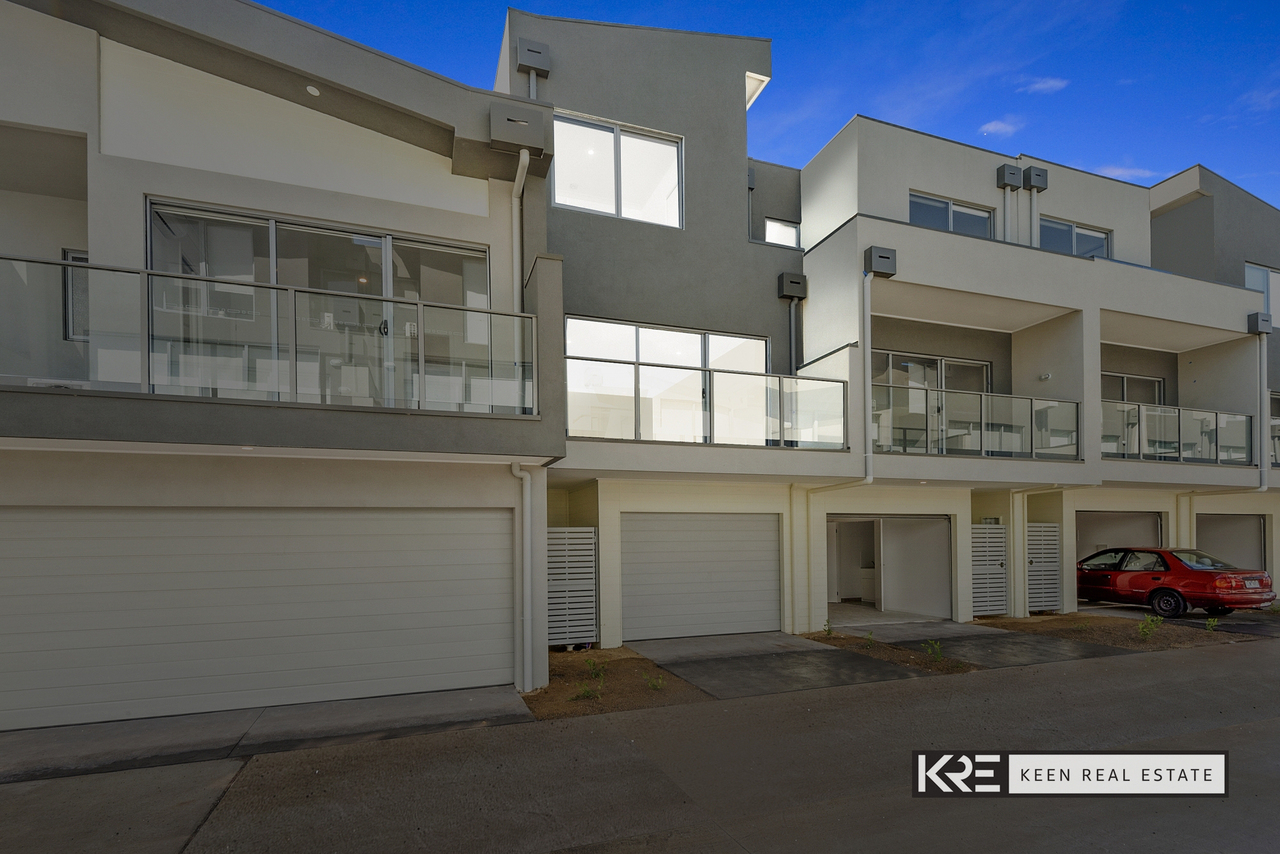 3-bedroom unit at 7 Topal Drive, Officer, VIC 3809, Cardinia, Victoria