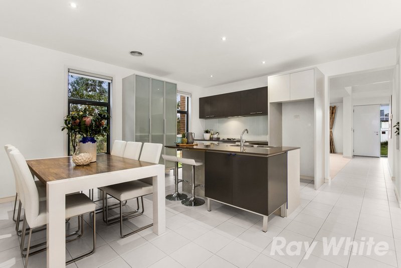 Photo - 7 Tottenham Grove, Mulgrave VIC 3170 - Image 2