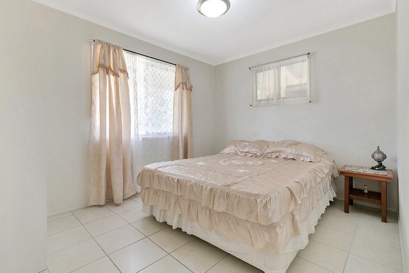 Photo - 7 Tovey Road, Boronia Heights QLD 4124 - Image 7