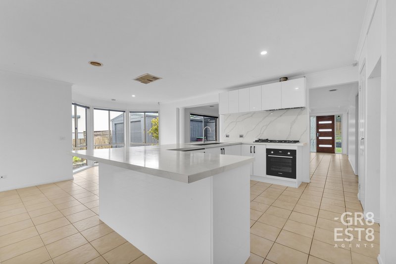 Photo - 7 Towerhill Boulevard, Lynbrook VIC 3975 - Image 2