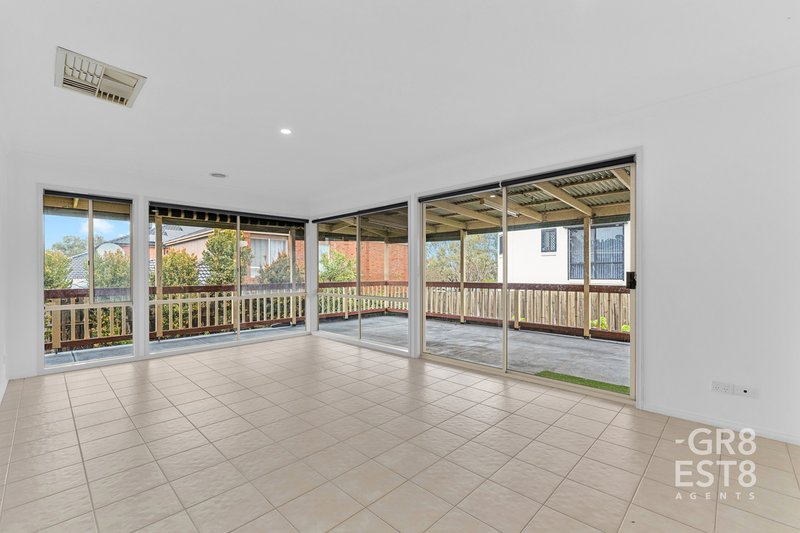 Photo - 7 Towerhill Boulevard, Lynbrook VIC 3975 - Image 3