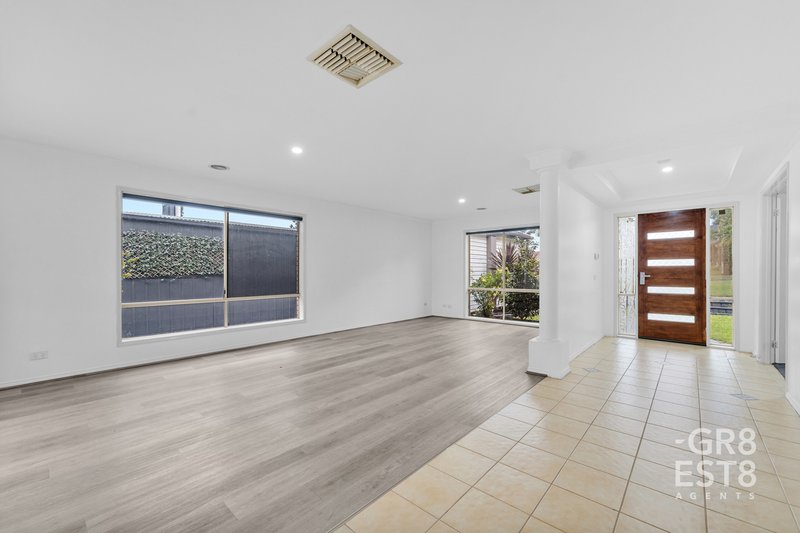 Photo - 7 Towerhill Boulevard, Lynbrook VIC 3975 - Image 4