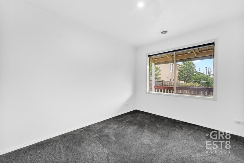 Photo - 7 Towerhill Boulevard, Lynbrook VIC 3975 - Image 5