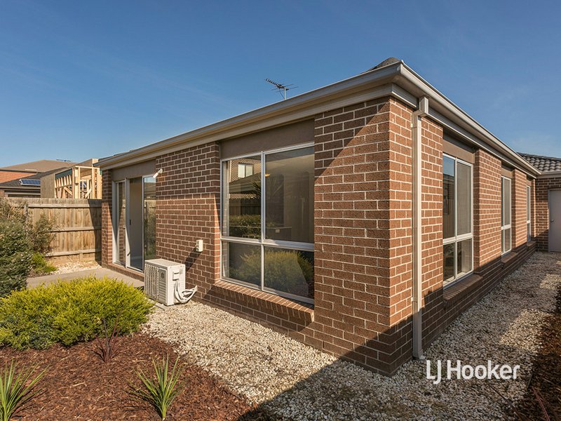 Photo - 7 Treeleaf Avenue, Point Cook VIC 3030 - Image 10