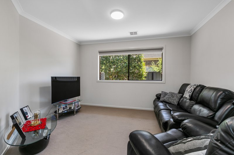 Photo - 7 Truscott Grove, Point Cook VIC 3030 - Image 5