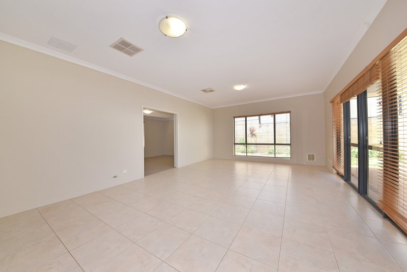 Photo - 7 Tupelo Fairway, Clarkson WA 6030 - Image 15