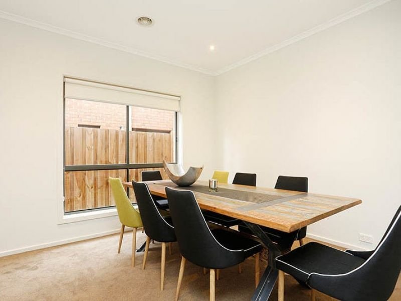 Photo - 7 Turnstone Drive, Point Cook VIC 3030 - Image 3