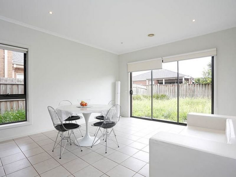 Photo - 7 Turnstone Drive, Point Cook VIC 3030 - Image 4