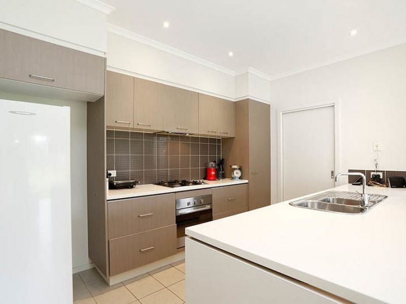 Photo - 7 Turnstone Drive, Point Cook VIC 3030 - Image 5