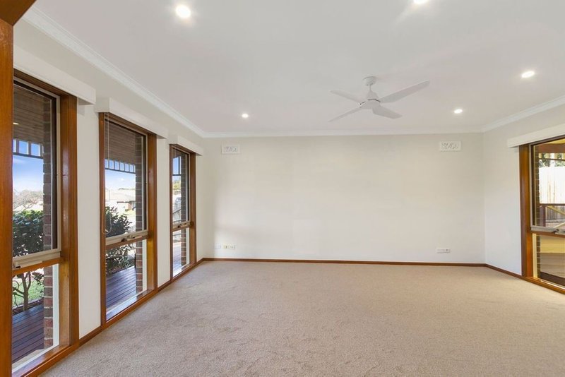 Photo - 7 Union Avenue, Pakenham VIC 3810 - Image 4