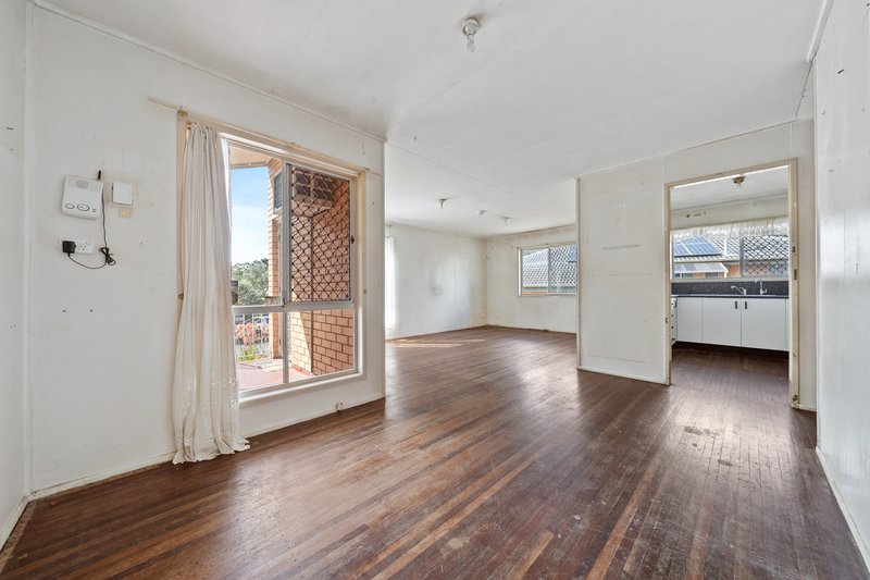 Photo - 7 Vacy Court, Eagleby QLD 4207 - Image 4