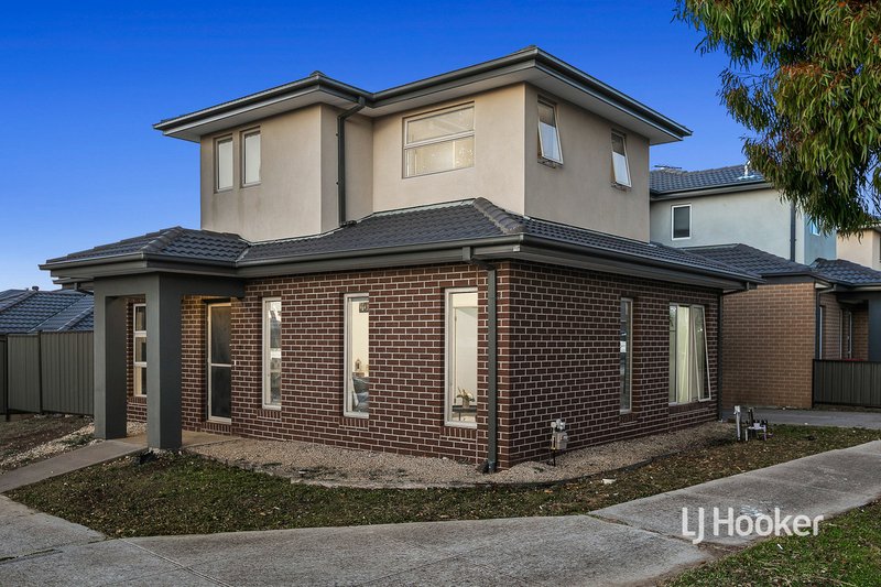 Photo - 7 Vali Road, Craigieburn VIC 3064 - Image 2