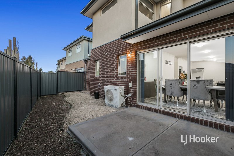 Photo - 7 Vali Road, Craigieburn VIC 3064 - Image 10