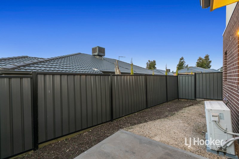 Photo - 7 Vali Road, Craigieburn VIC 3064 - Image 11