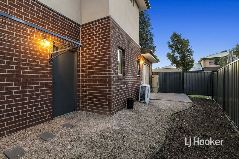 Photo - 7 Vali Road, Craigieburn VIC 3064 - Image 12