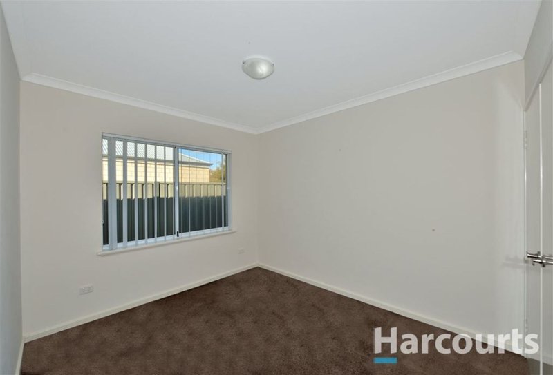 Photo - 7 Vaucluse Way, Coodanup WA 6210 - Image 7