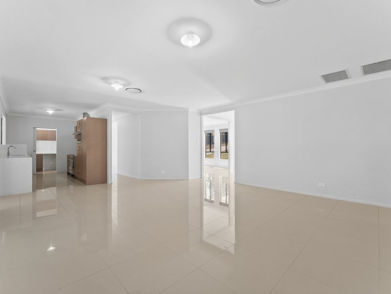 Photo - 7 Velvet Street, Pine Mountain QLD 4306 - Image 3