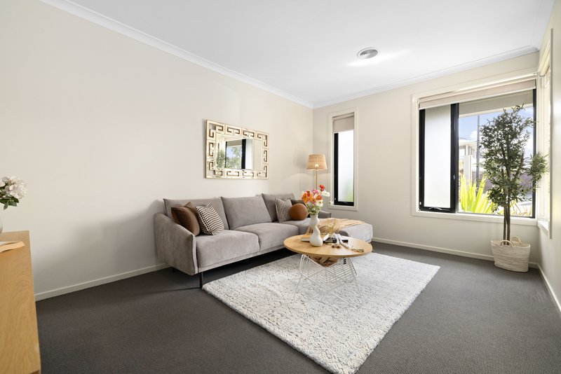 Photo - 7 Verdant Street, Wantirna South VIC 3152 - Image 2