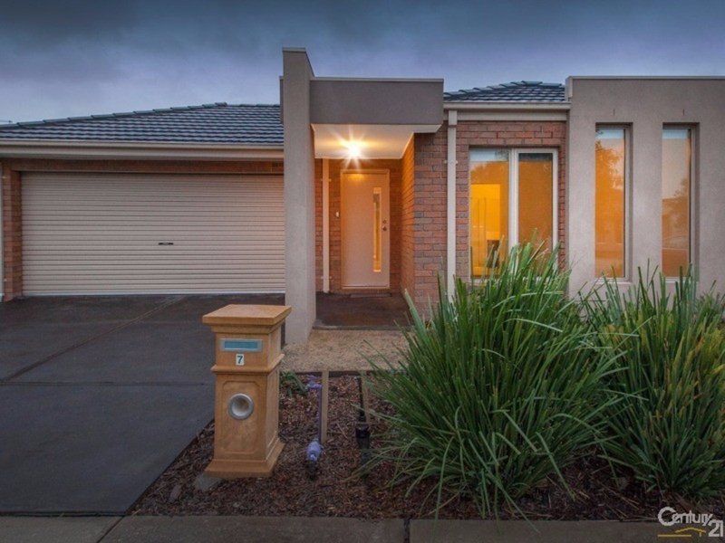 7 Verve Drive, Officer VIC 3809