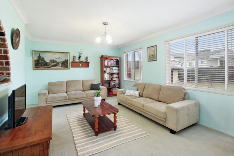 Photo - 7 Vienna Street, Seven Hills NSW 2147 - Image 3