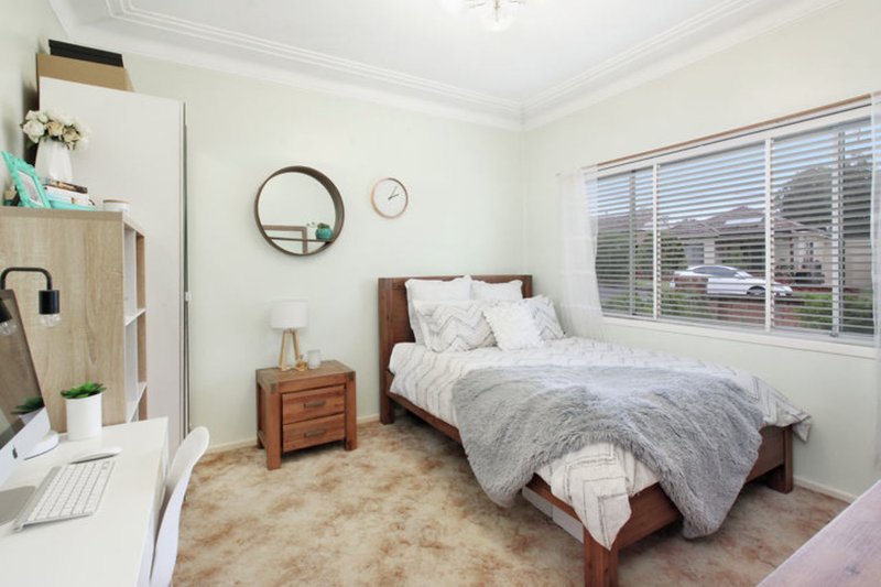 Photo - 7 Vienna Street, Seven Hills NSW 2147 - Image 7