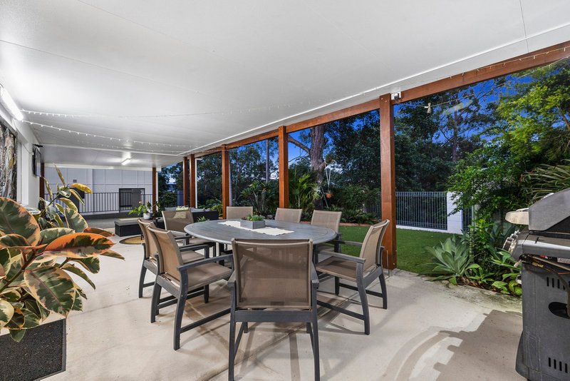 Photo - 7 View Crescent, Arana Hills QLD 4054 - Image 2