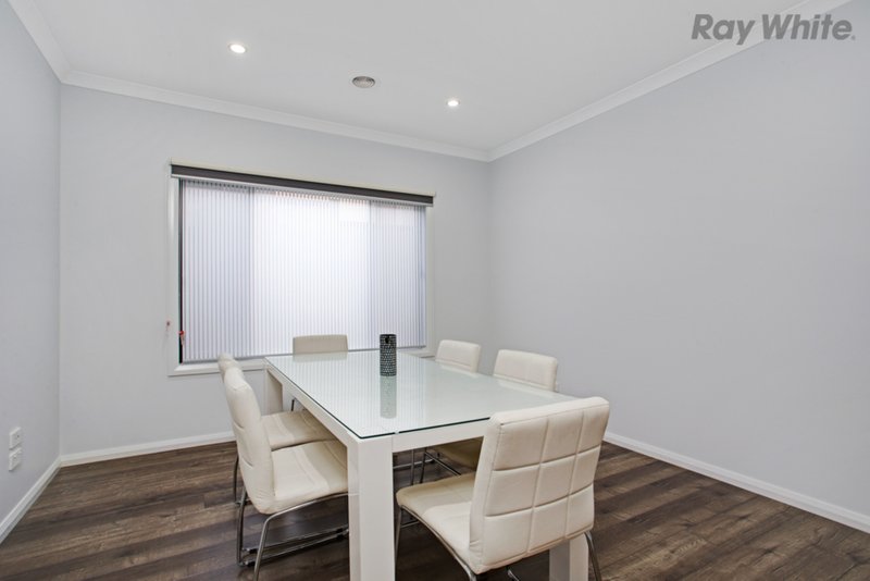 Photo - 7 Viewmont Avenue, Craigieburn VIC 3064 - Image 3